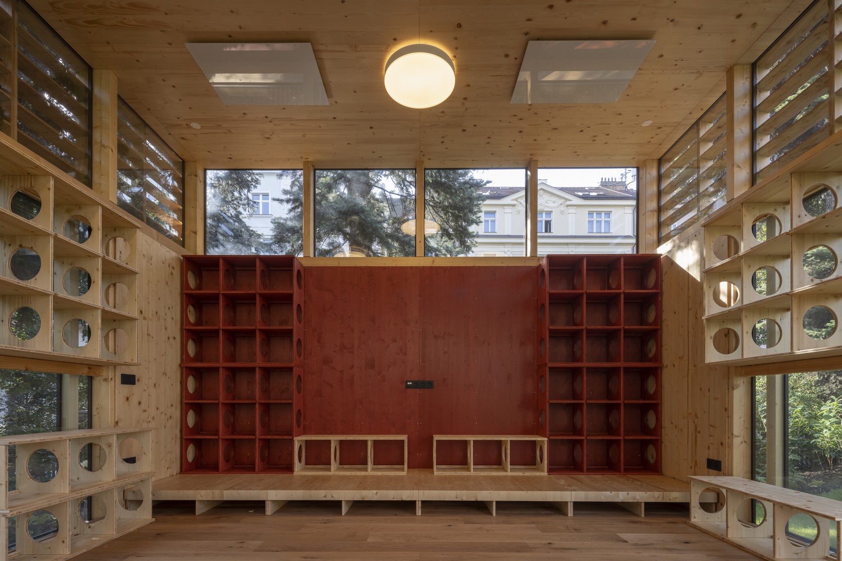 VENKOVNÍ UČEBNA KIJUKIJU, PRAHA